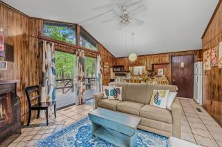 Country Comfort - Wifi, Fireplace, Golfing, Hiking, Deck, Pool Access - Hedgesville - 3