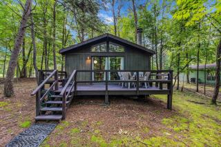 Country Comfort - Wifi, Fireplace, Golfing, Hiking, Deck, Pool Access - Hedgesville - 0