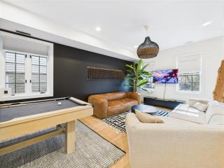 Spacious 4BR with Outdoor Oasis - Chicago - 7