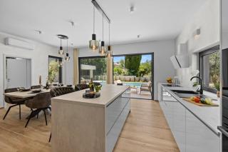 Villa Chiara, Neubau-Ferienhaus Pula-Sisan - Šišan - 1