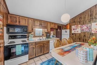 Country Comfort - Wifi, Fireplace, Golfing, Hiking, Deck, Pool Access - Hedgesville - 7