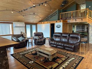 The Chalet - Spacious 7 bedroom near Sugarloaf, on Snowmobile and UTV trails, Hiking, Golf and Flagstaff Lake across the street - Stratton - 7