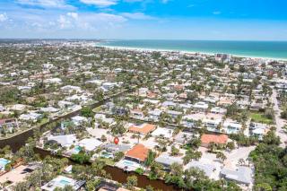 Luxe Siesta Key Home Pool Hot Tub Near Beach - 2