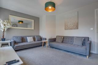 Spacious & Stylish 5BR Townhouse - Free Parking - Manor - 0