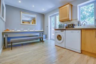 Spacious & Stylish 5BR Townhouse - Free Parking - Manor - 8