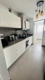 A 15 minutos del aeropuerto cómodo y moderno departamento de 3 habitaciones independientes y 2 baños - 1