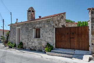Peaceful 3-Bedroom Stone Home with Patio, BBQ & Fireplace - Galataria - 1