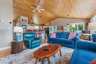 Tranquil 4br Waterfront Island Retreat - Lion's Head - 1