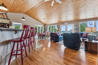 Tranquil 4br Waterfront Island Retreat - Lion's Head - 4
