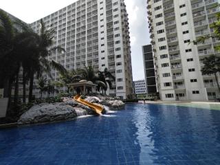2 Bedrooms with balcony pool view-10 minutes to MALL OF ASIA good for 8 - 0