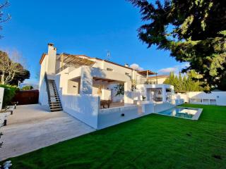 Villa Gorgot with a pool and private parking - 9