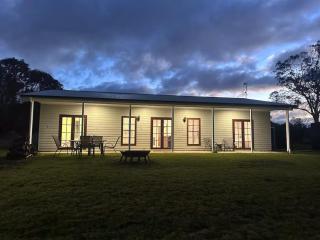 Bathurst Accomodation, 9 minutes to Mount Panorama - Dunkeld - 4