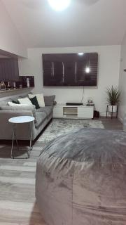 Modern style duplex 86inTV, king suite,AT&T,six flag,Globe, Epic water - Arlington - 9