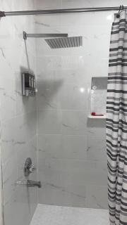 Modern style duplex 86inTV, king suite,AT&T,six flag,Globe, Epic water - Arlington - 1