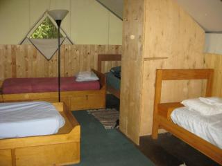 Sven's Basecamp Hostel - Fairbanks - 9