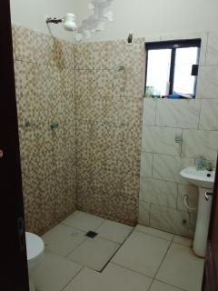 Habitación con baño privado y transporte de aeropuerto incluído - 1