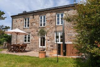 Idyllic hideaway with hot tub, gym & gamesroom - Penzance - 0
