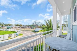 Coastal Luxe Villa - 4