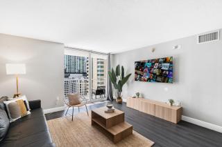 Luxurious 3BR Condo with Pool in Brickell - Miami - 2