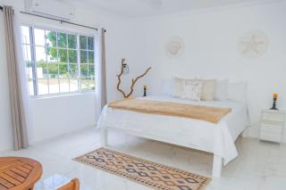 Treasure Beach Inn and Bar - 7