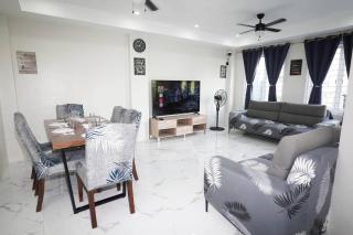 Room in House - Luxurious Place Cozy Spacious with WIFI near SM Lucena - - 3