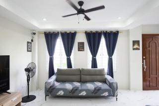 Room in House - Luxurious Place Cozy Spacious with WIFI near SM Lucena - - 2
