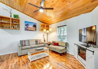 Cozy Bungalow Steps from Downtown Mount Dora - 0