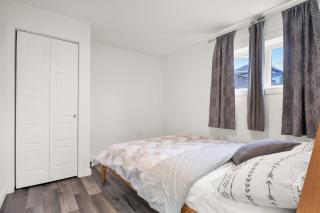 Modern 2BR Duplex 3.0 GBPS internet with Parking - Kitchener - 3