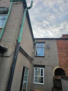 Large room with free WiFi free parking and back garden - Burton upon Trent - 1