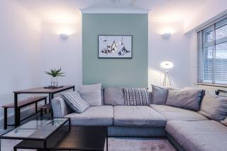 Spacious 4 Bedroom House in Walkden, Worsley by Eason Stays, Ideal For Weekend Getaways & Business Travellers - with Free parking! - 0