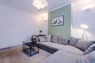 Four BR House By Eason Stays Short Lets & Serviced Accommodation Worsley With Free Parking - 4