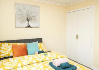 Spacious 3-Bedroom, Free parking, Garden, Pet Friendly, superfast Wi-Fi! - 1