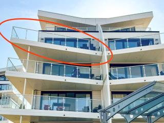 Cozy Modern Apartment with Sea Views - 0