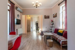 Authentic Central Spot - Tiflis - 8