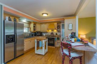 The Place Between The Lakes 4 Bedrooms 4 Beds - 8