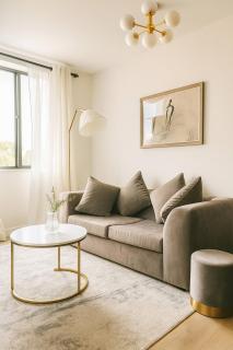 Budget Friendly Private Apartment - Free Parking - Manchester - 5