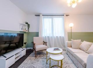 Business Travellers & Couples with Free Parking - Manchester - 0