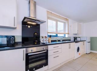 Business Travellers & Couples with Free Parking - Manchester - 5