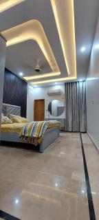 Entire Ground Floor Elegance 3BR Gulistan e Joher Blk 14 Near Darul Sehat Hospital - Karatschi - 5