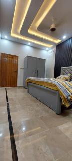 Entire Ground Floor Elegance 3BR Gulistan e Joher Blk 14 Near Darul Sehat Hospital - Karatschi - 4