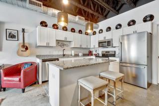 Modern Music City Getaway - 1