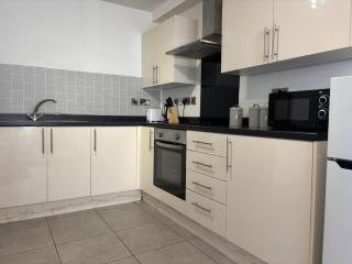 Salford Quays Apartment with Free Parking - Manchester - 2