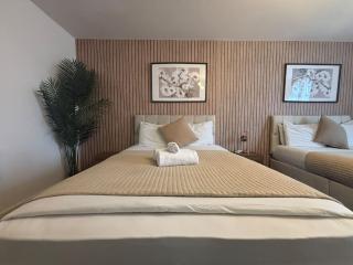 Salford Quays 4 Guests / Parking - Manchester - 4