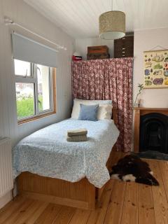 Family-friendly home with garden and parking - Falmouth - 2