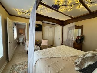 Romantic Getaway or Family Vacay with Mountain Views - 4
