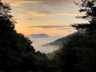 Romantic Getaway or Family Vacay with Mountain Views - - 2