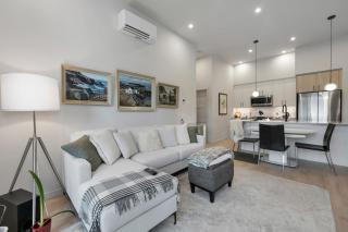 Whirlaway – Luxurious one bedroom Penthouse with study and 2 parking spots by Victoria Prime! - Victoria - 8