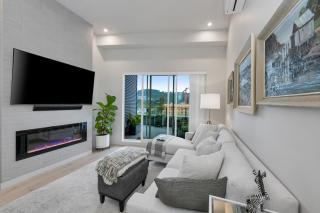 Whirlaway – Luxurious one bedroom Penthouse with study and 2 parking spots by Victoria Prime! - 6