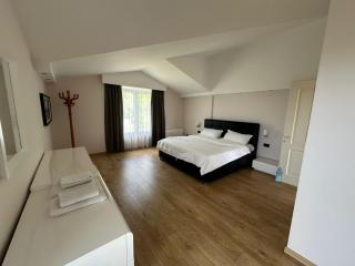 Jon Private Vila - - 7