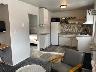 Pinewood Inn - 6